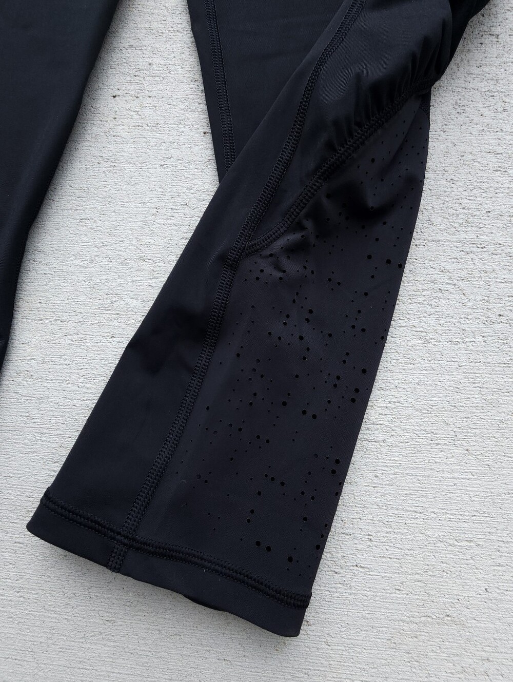 Lululemon Run For Your Life Capri Black Leggings Crop Size 8 Vent Hidden Pockets - Picture 6 of 10
